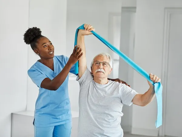 Cuidado quiropráctico para adultos mayores administrado por quiroprácticos en Dalton