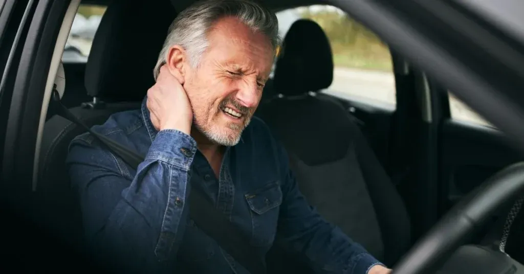 paciente-experimentando-lesión-de-latigazo-cervical-tras-accidente-automovilístico