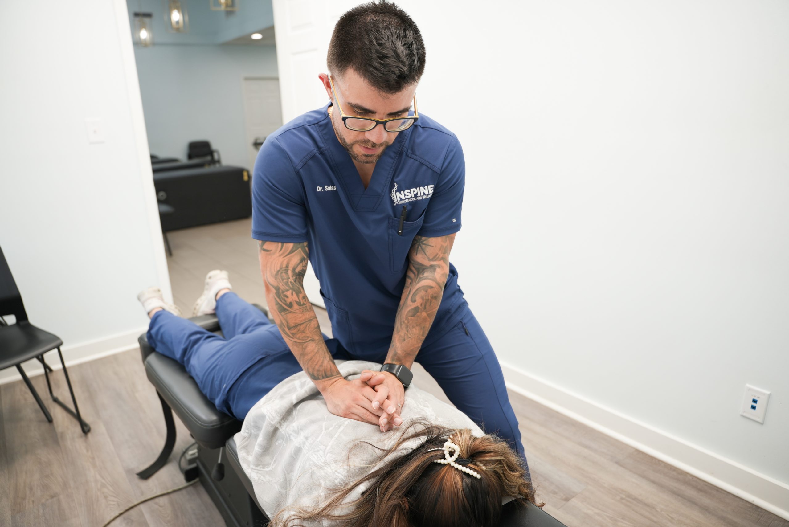 lower back pain chiropractor Calhoun GA adjusting a patient